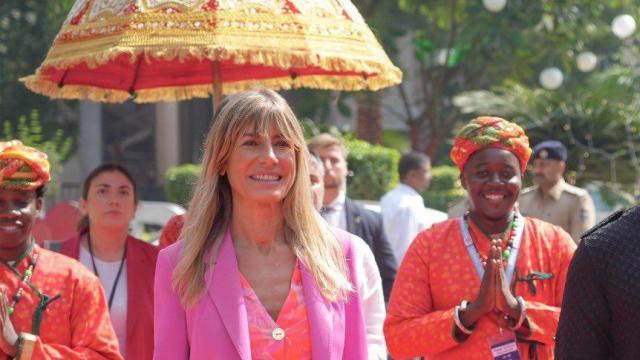 Begoña Gómez en su visita a la Universidad Parul de Vadodara (India).