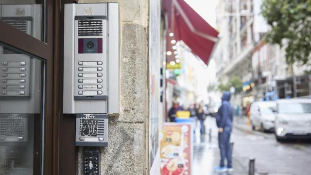 Telefonillo de un bloque de viviendas en Madrid.