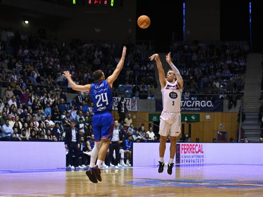 Brad Davison durante un partido de baloncesto.