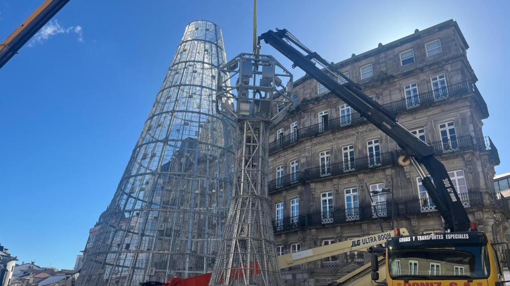 Así estaba la estructura del árbol de Vigo en las últimas horas.