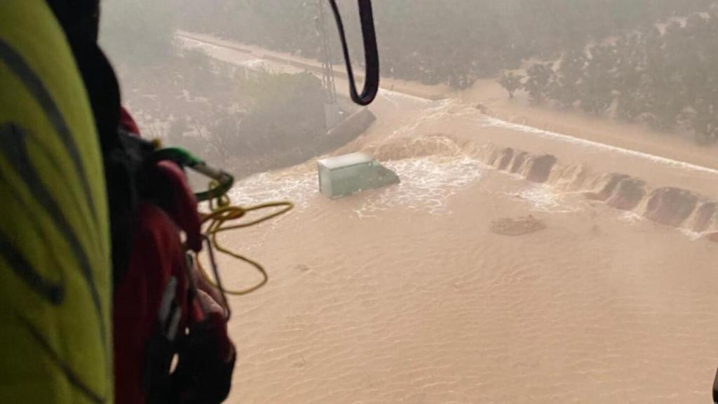 Imagen tomada desde el helicóptero durante el rescate en Alzira.