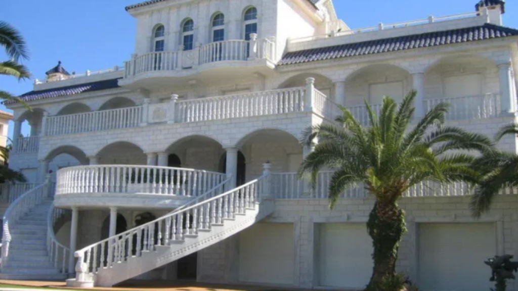 Chalé a la venta por 4 millones en Vistahermosa, Alicante.