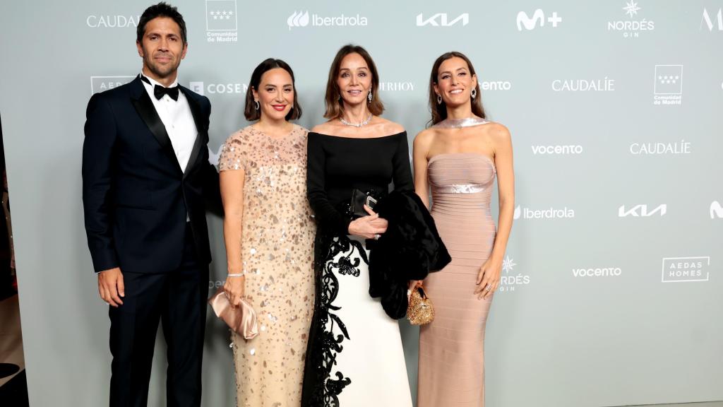 Isabel Preysler junto a sus hijas Tamara Falcó y Ana Boyer, y su yerno Fernando Verdasco, este pasado martes, 29.