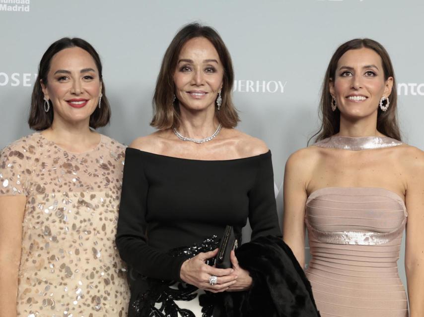 Isabel Preysler junto a sus hijas Tamara Falcó y Ana Boyer, este pasado martes.