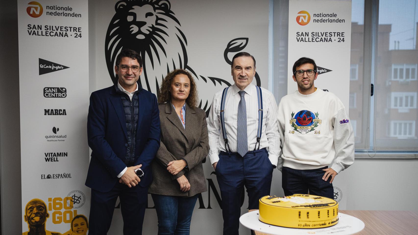 David Vaquero, subdirector general y director de Tecnología de Nationale-Nederlanden; Patricia Sabugueiro, presidenta de la Agrupación Deportiva San Silvestre Vallecana; Pedro J. Ramírez, presidente ejecutivo y director de EL ESPAÑOL, y Jesús Ramos, atleta