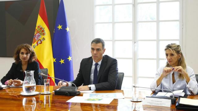 María Jesús Montero, vicepresidenta del Gobierno, Pedro Sánchez, presidente del Gobierno y Yolanda Díaz, vicepresidenta segunda.