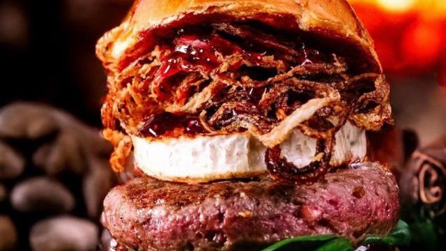 Una de las hamburguesas de la taberna gastronómica Valhalla.