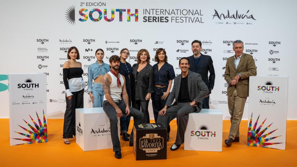 Los creadores y actores de 'La Favorita 1922' en el photocall de la presentación en la 2a edición del South International Series Festival.