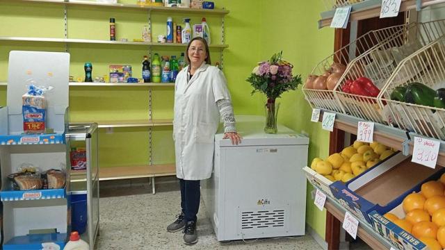 María Jesús en su tienda de Canalejas de Peñafiel