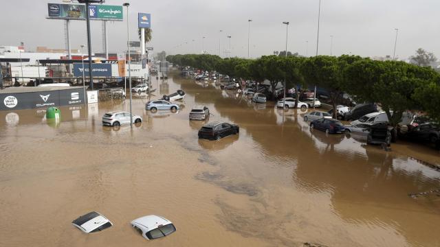 Vista general del polígono industrial de Sedaví anegado a causa de las lluvias torrenciales de las últimas horas. EFE/Miguel Ángel Polo