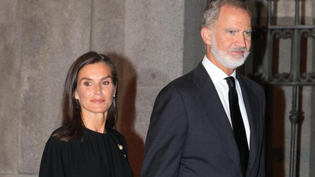 Los reyes Felipe VI y Letizia durante el funeral de Alejandro Fernández de Araoz el pasado septiembre.