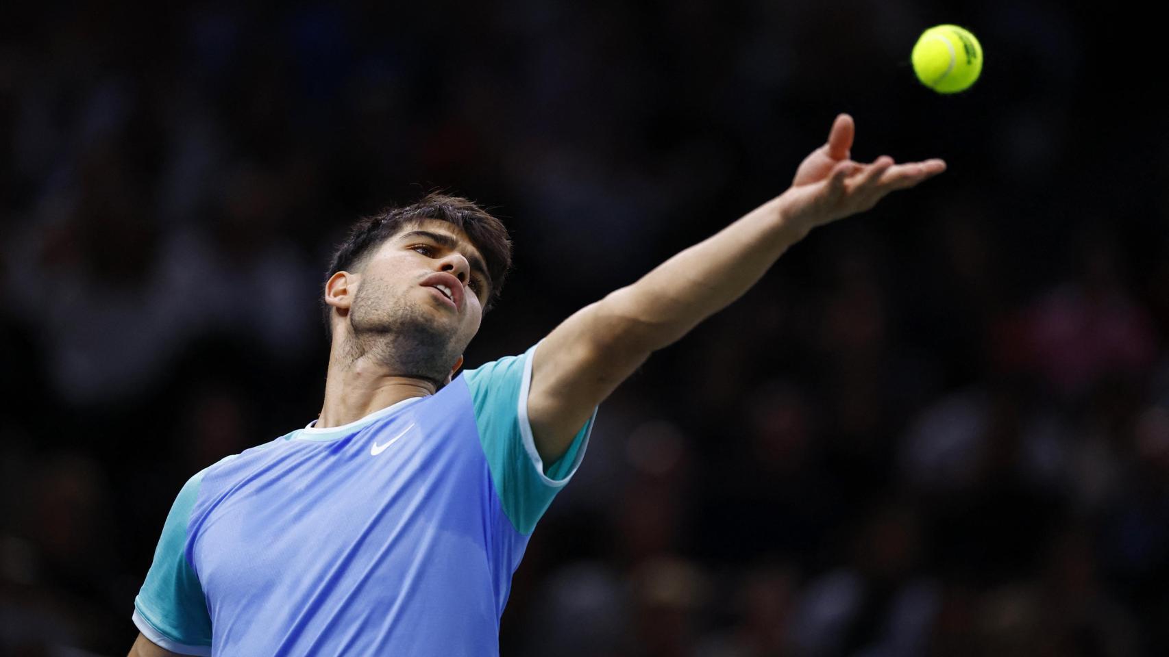 Carlos Alcaraz durante el primer partido del Masters 1.000 de París ante Nicolás Jarry