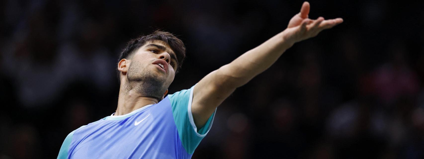 Carlos Alcaraz durante el primer partido del Masters 1.000 de París ante Nicolás Jarry