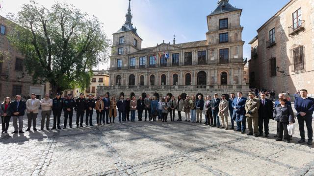 Minuto de silencio en Toledo. Foto: Ayuntamiento.