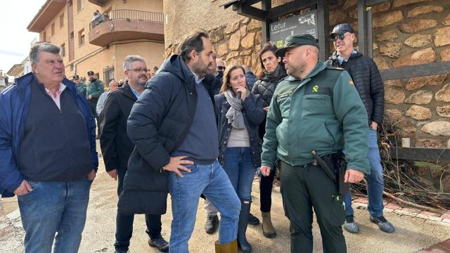 El presidente del PP de Castilla-La Mancha, Paco Núñez, este miércoles en visita oficial a Letur.