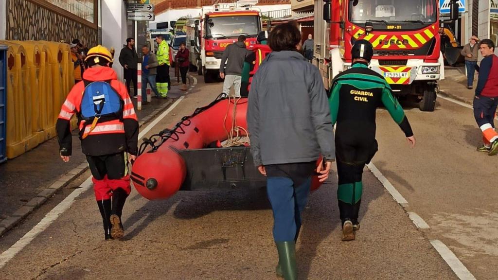 Equipos de rescate en Mira (Cuenca).