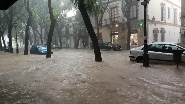 Calles inundadas en el Centro de Jerez.