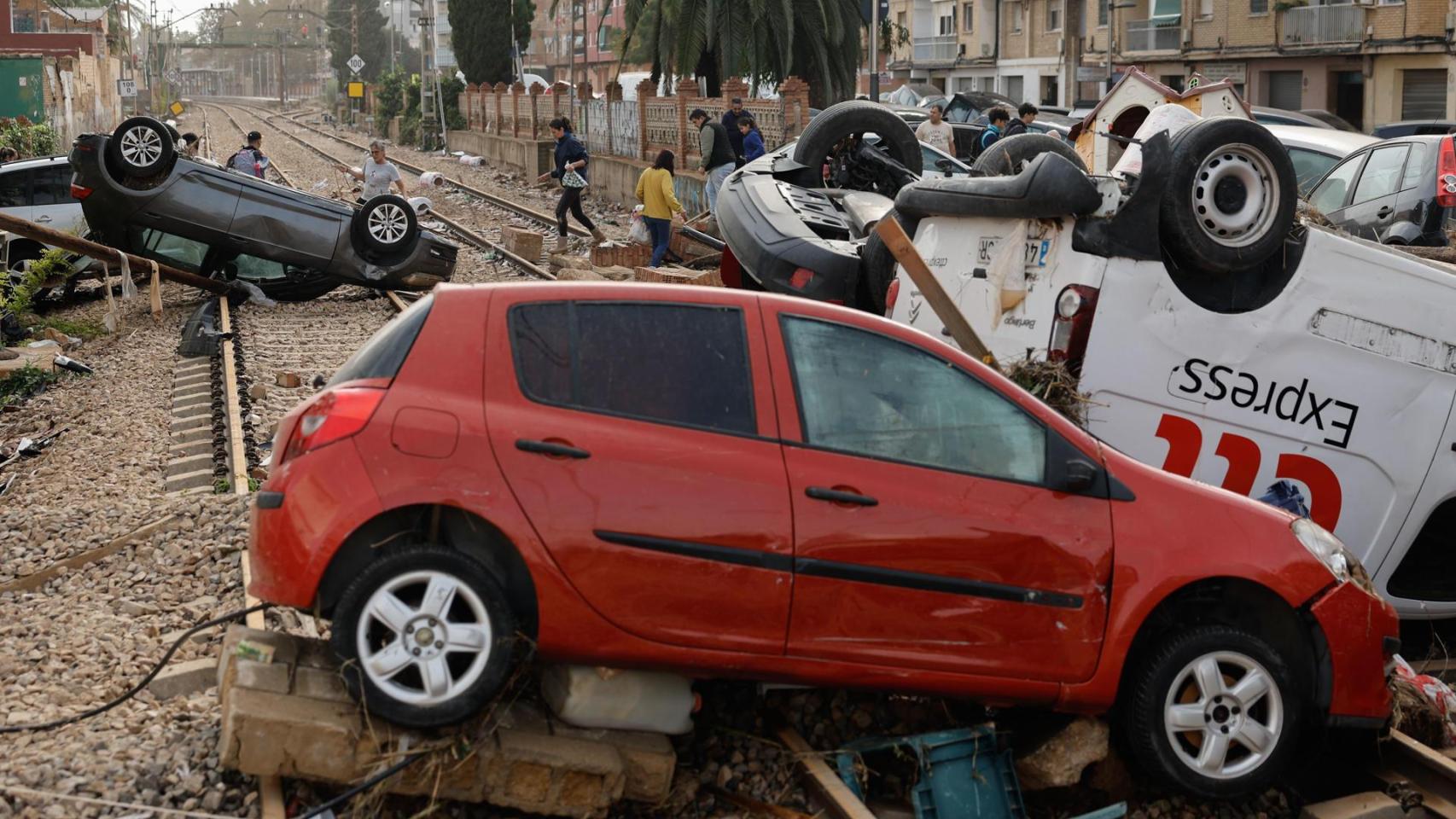 Así tienes que conducir en una zona inundada por la DANA