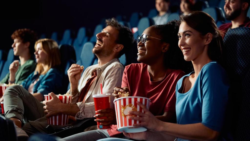 Espectadores en una sala de cine.