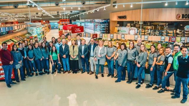 Visita institucional al primer Lidl de Fene.