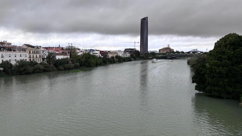 El Guadalquivir, tras las lluvias de los últimos días.