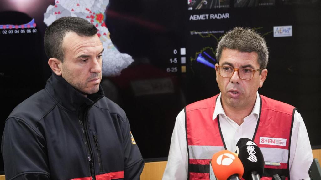 Carlos Mazón y Vicent Mompó, en rueda de prensa para anunciar ayudas para los damnificados por la DANA. Europa Press / Jorge Gil