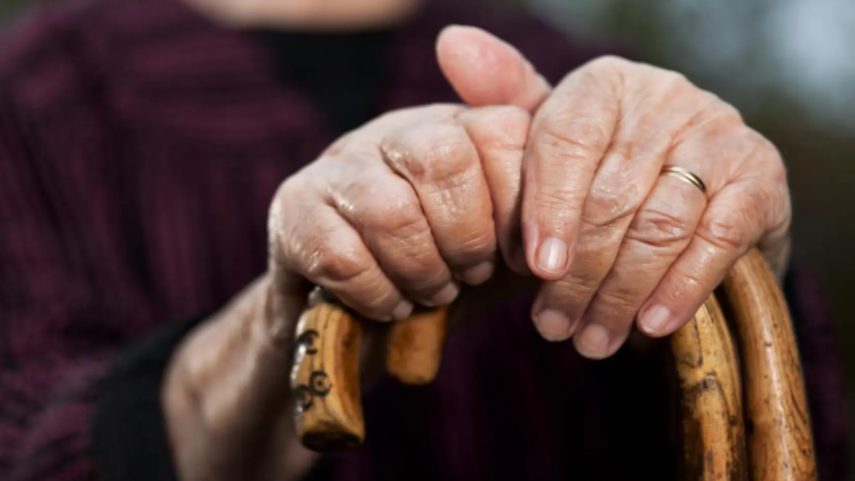 Manos de una persona anciana.