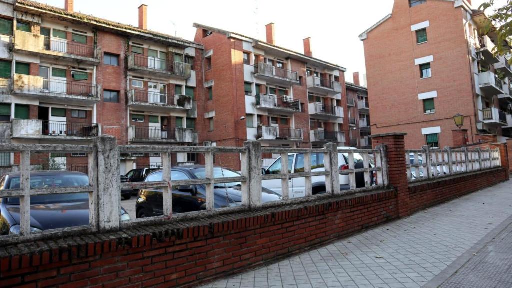 Otra imagen de los edificios abandonados.