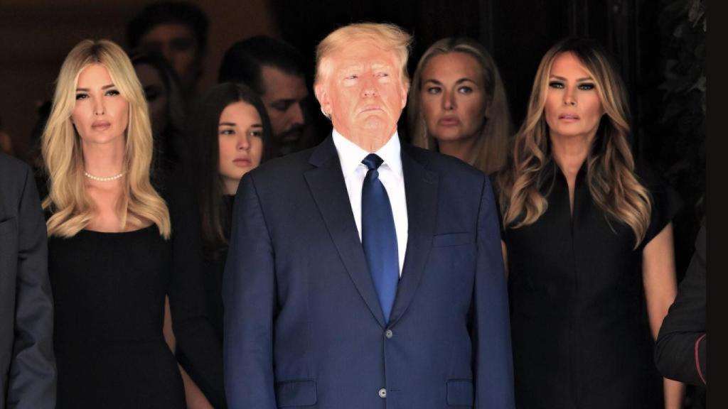 El matrimonio Trump, junto a Ivanka.