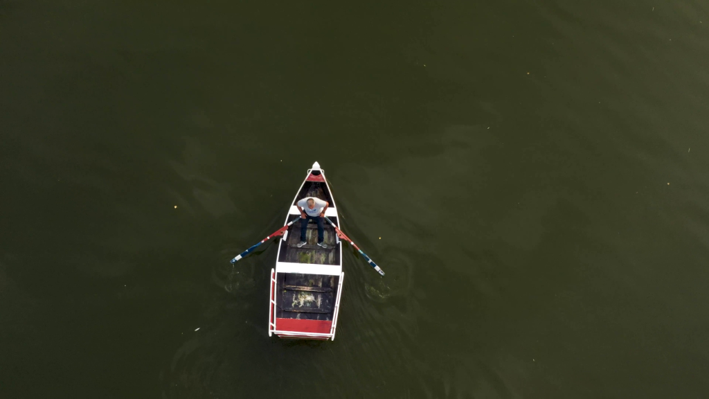 Una barca por el río Duero