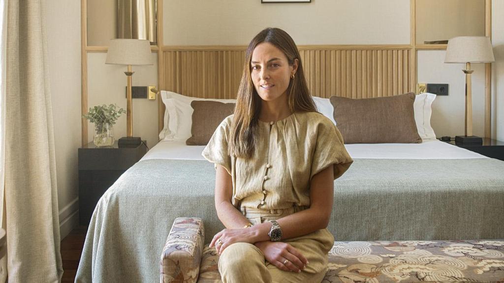 María Santos en una de las habitaciones del Hotel Único.