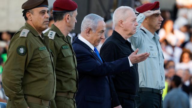 El primer ministro israelí, Benjamin Netanyahu, asiste a una ceremonia para la 70ª cohorte de oficiales de combate militares, en una base del ejército cerca de Mitzpe Ramon.