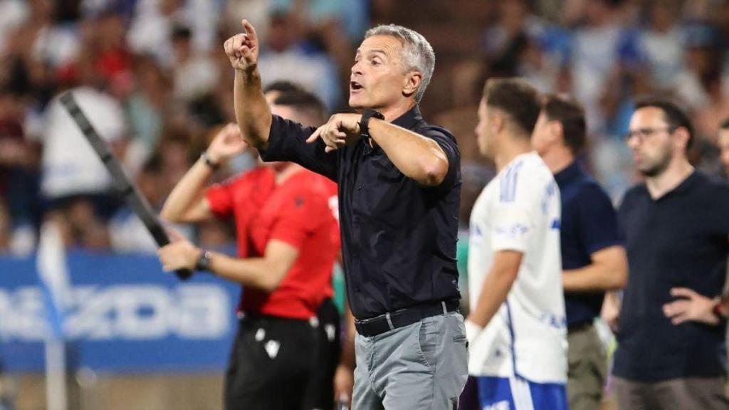 Fran Escribá entrenando al Real Zaragoza en La Romareda.