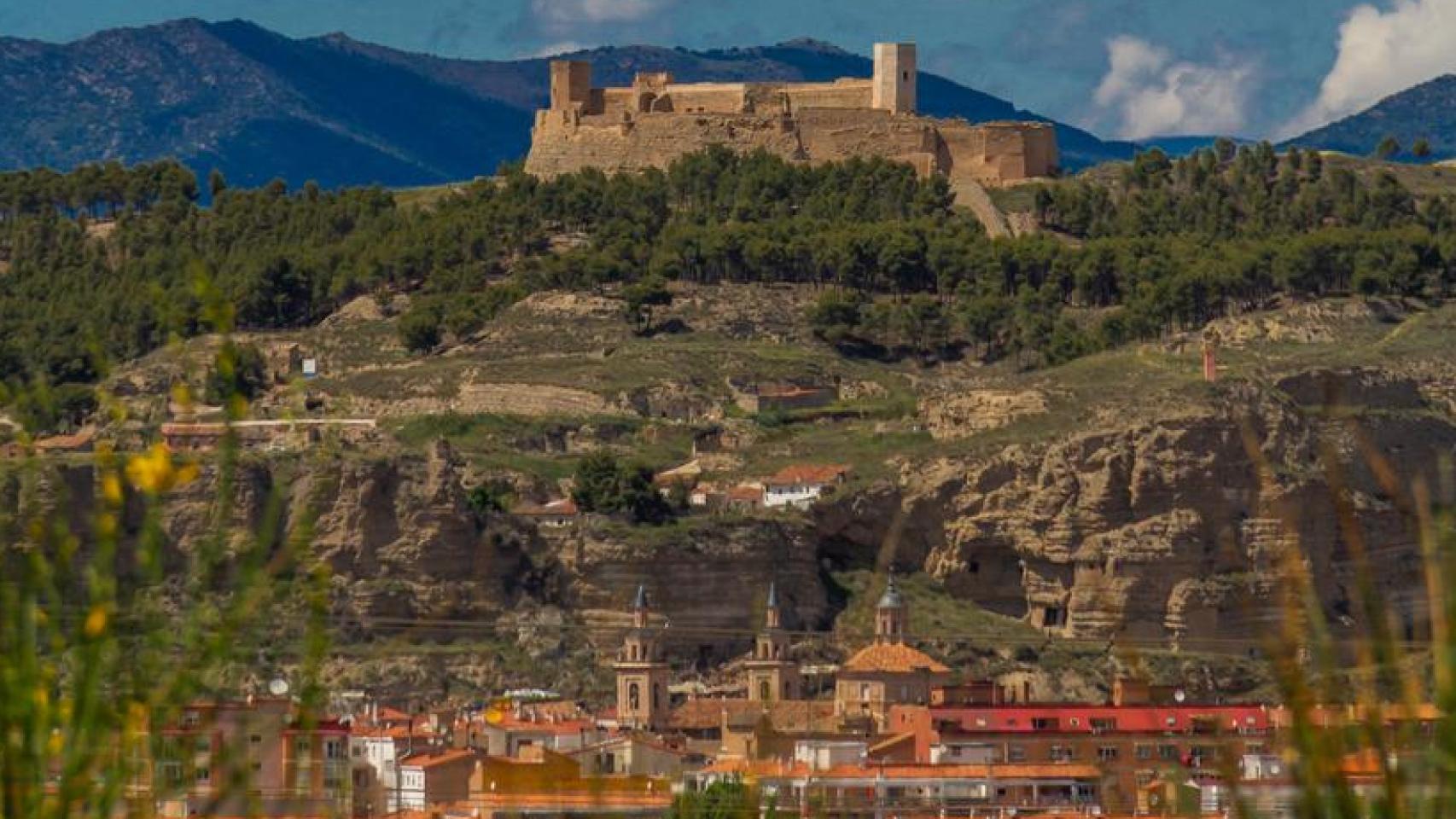 Vista de la ciudad de Calatayud y su fortaleza.