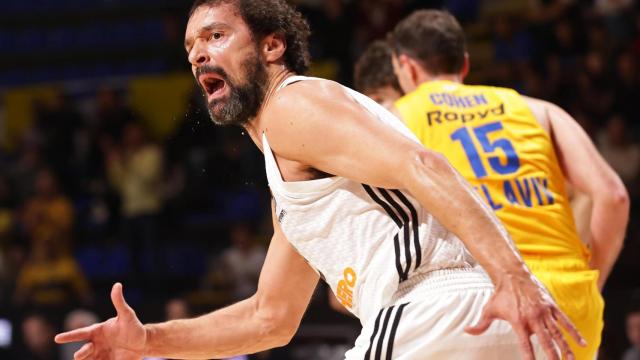 Sergio Llull celebra un punto en el partido de la Euroliga ante el Maccabi.