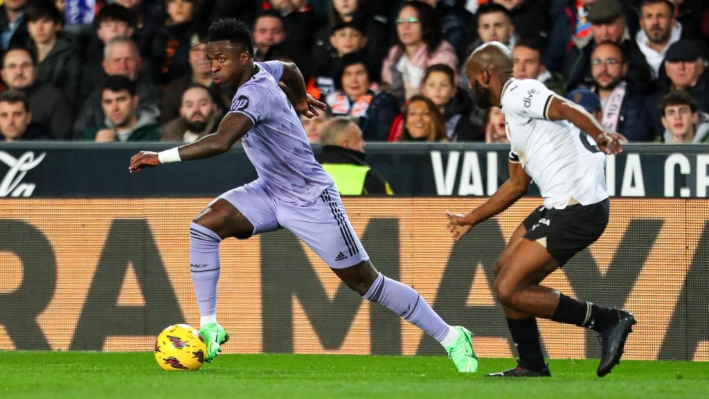 Vinicius, durante el Valencia - Real Madrid de la temporada 2023/24