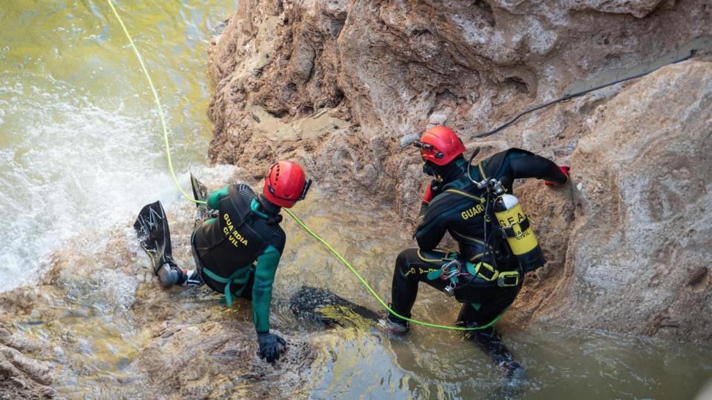 Efectivos de la Guardia Civil realizan labores de búsqueda de desaparecidos en Letur (Albacete). Foto: Víctor Fernández / Europa Press.