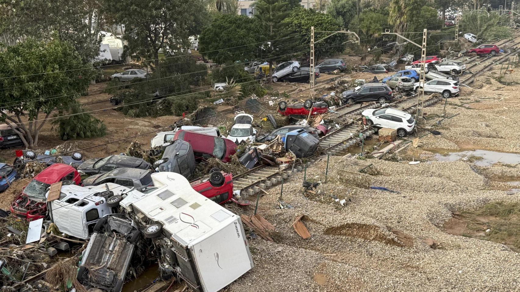 Vista general de las vías del tren a su paso por la localidad de Alfafar, en Valencia.