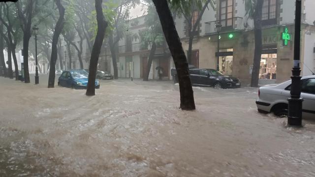 Calles anegadas en el Centro de Jerez.