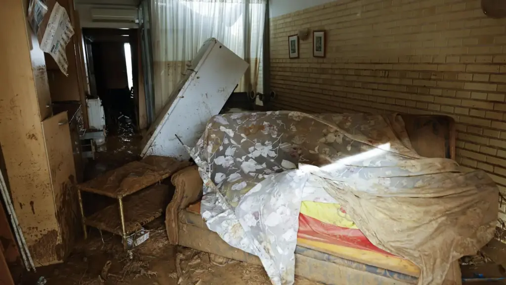 Interior de una vivienda afectada por la DANA.