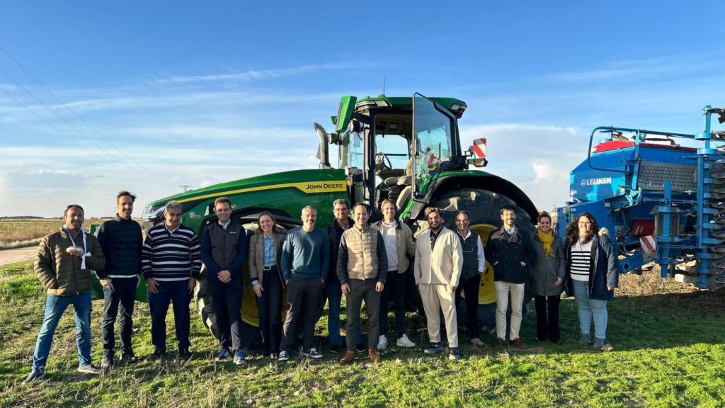 Visita al campo de los  expertos y representantes de la industria agroalimentaria convocados por la Embajada de Dinamarca en Madrid.