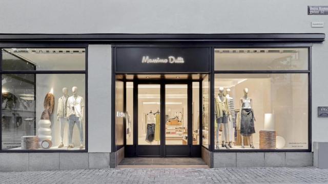 Fachada de una tienda de Massimo Dutti