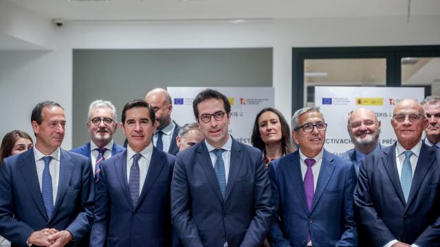 Carlos Cuerpo, ministro de Economía, junto a los principales directivos de la banca española.