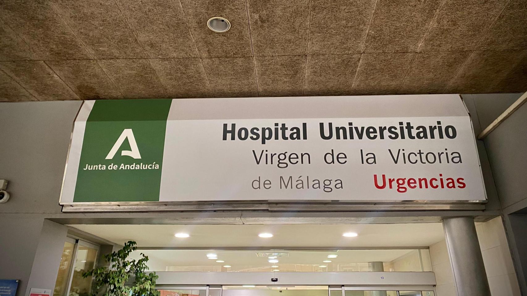 Puerta de las urgencias del Hospital Clínico de Málaga.