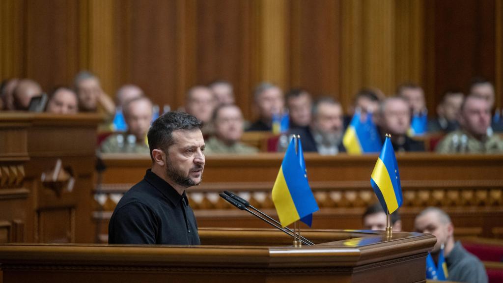 El presidente ucraniano Volodímir Zelenski presenta su Plan de Paz en el Parlamento ucraniano, el pasado 16 de octubre.