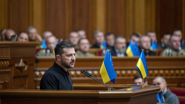 El presidente ucraniano Volodímir Zelenski presenta su Plan de Paz en el Parlamento ucraniano, el pasado 16 de octubre.