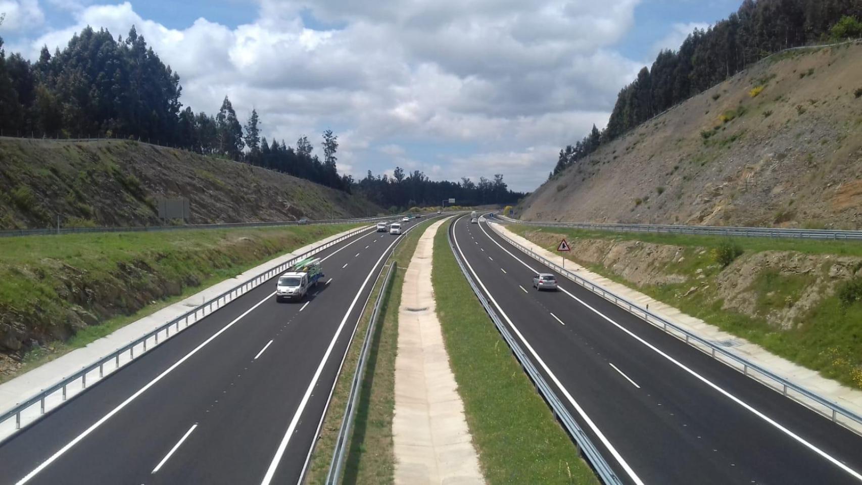 Tramo de la autovía A-54 entre Lugo y Palas de Rei.