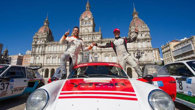 Álvaro Muñiz - Néstor Casal y Ya-Car Racing en María Pita celebrando su victoria en el Rallye Rías Altas 2023