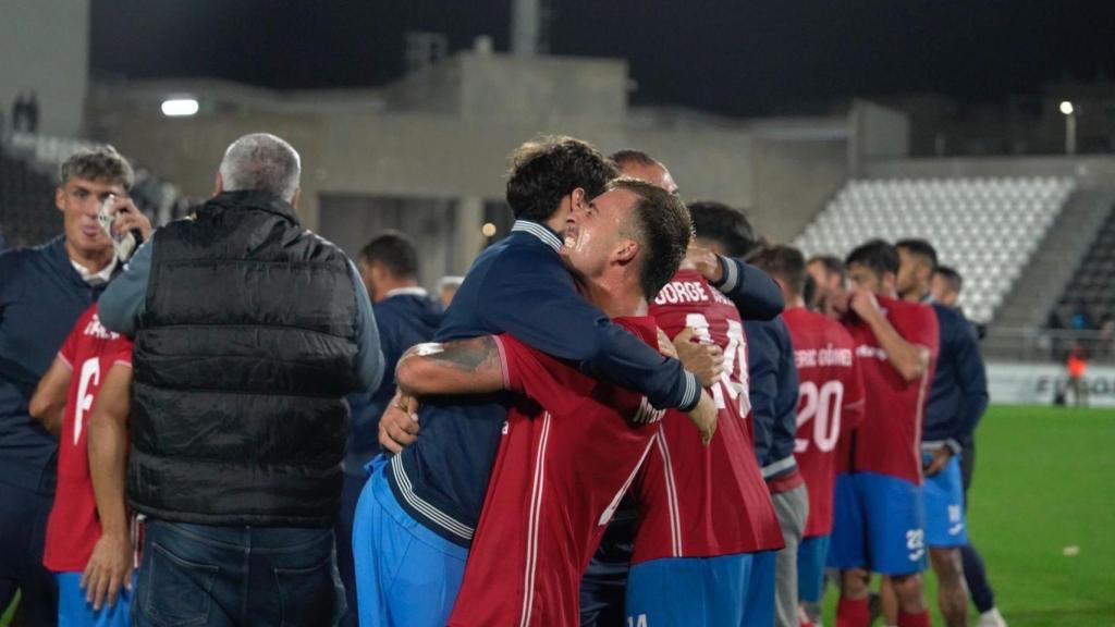 Los esteponeros celebrando.