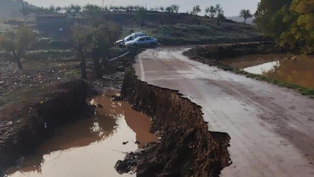 Carretera Cimballa-Llumes destrozada por la DANA